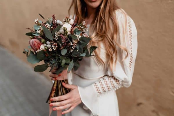 Floristería a Domicilio en Barcelona, flores icónicas, ramos de temporada, plantas, arreglos florales para bodas y eventos.