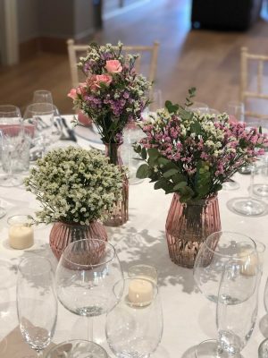 Floristería a Domicilio en Barcelona, flores icónicas, ramos de temporada, plantas, arreglos florales para bodas y eventos.