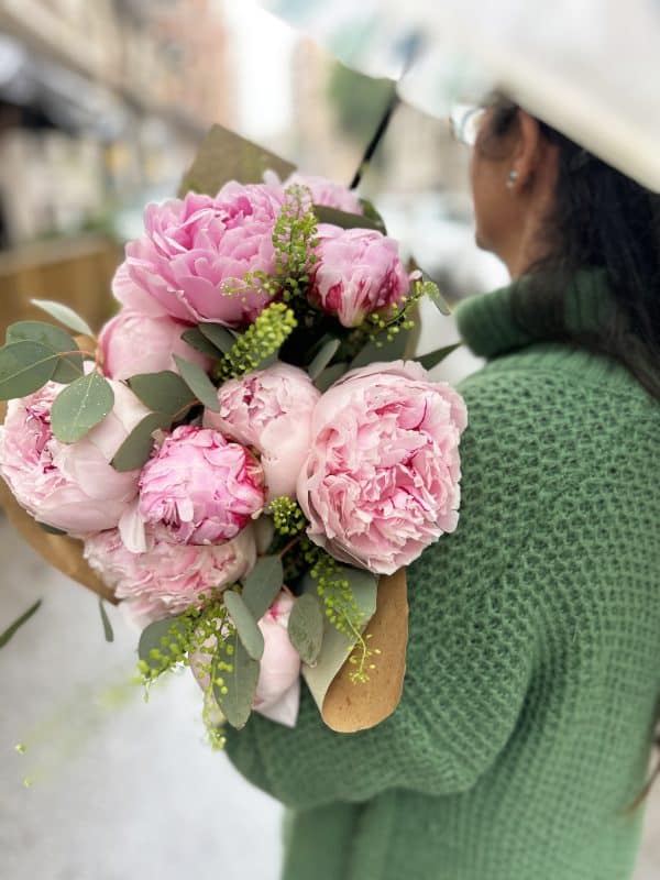 Ramo de peonías rosadas
