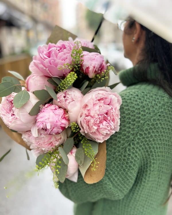 Ramo de peonías rosadas